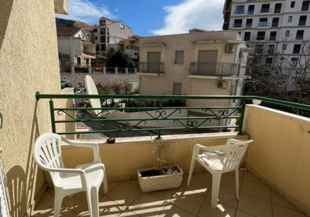 Budva, Becici district. Two-storey apartment with two bedrooms and a private courtyard

The distance to the sea is 400m.

Sea and mountain views

The 
