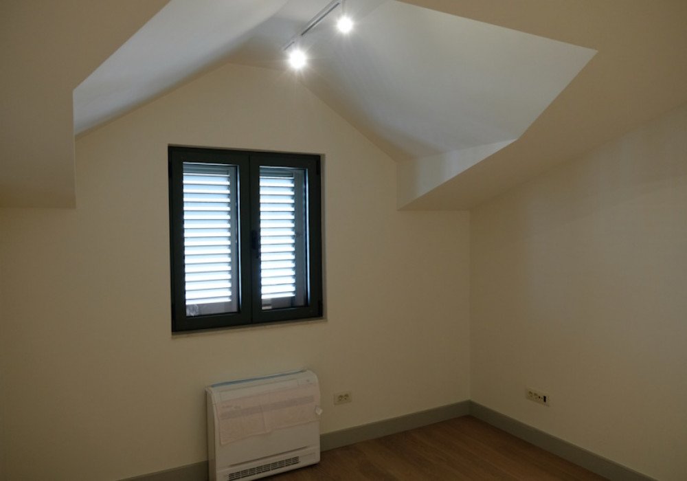 Attention! Price reduced from 1,100,000 euros! Offer valid until 01.07.2025.
Budva. Luxury villa with four bedrooms in a convenient location of Budva
