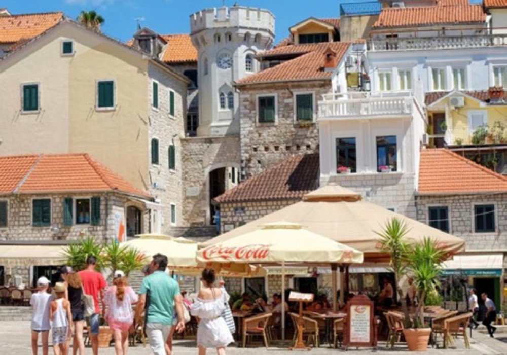 Herceg Novi, Kumbor district. A new residential complex of six houses

The buyer is exempt from paying the state tax on the turnover of real estate – 