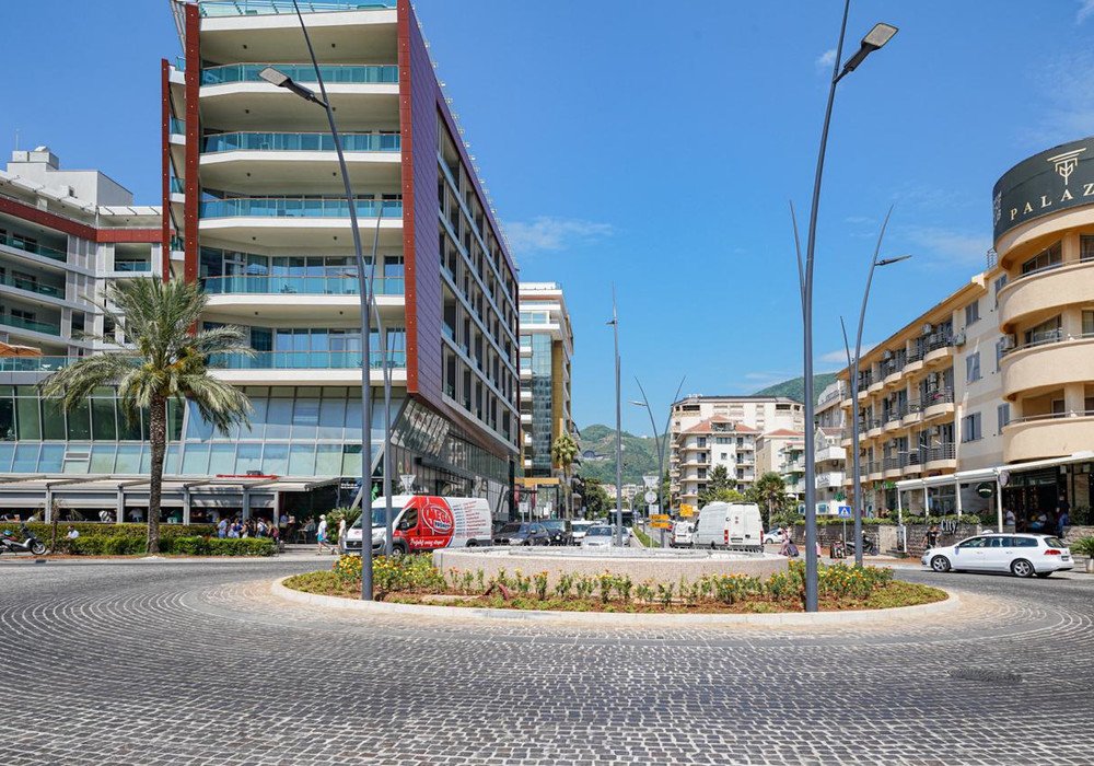 A new address for your business in Montenegro with a sea view!

Budva, the strict city center. Office space in the TQ Plaza complex.

The distance to 