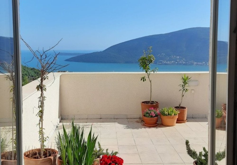 Herceg Novi, Topla district, Shumski Put. Three-bedroom apartment in an elite residential complex

The distance to the sea is 2km

Fourth floor

Sea v