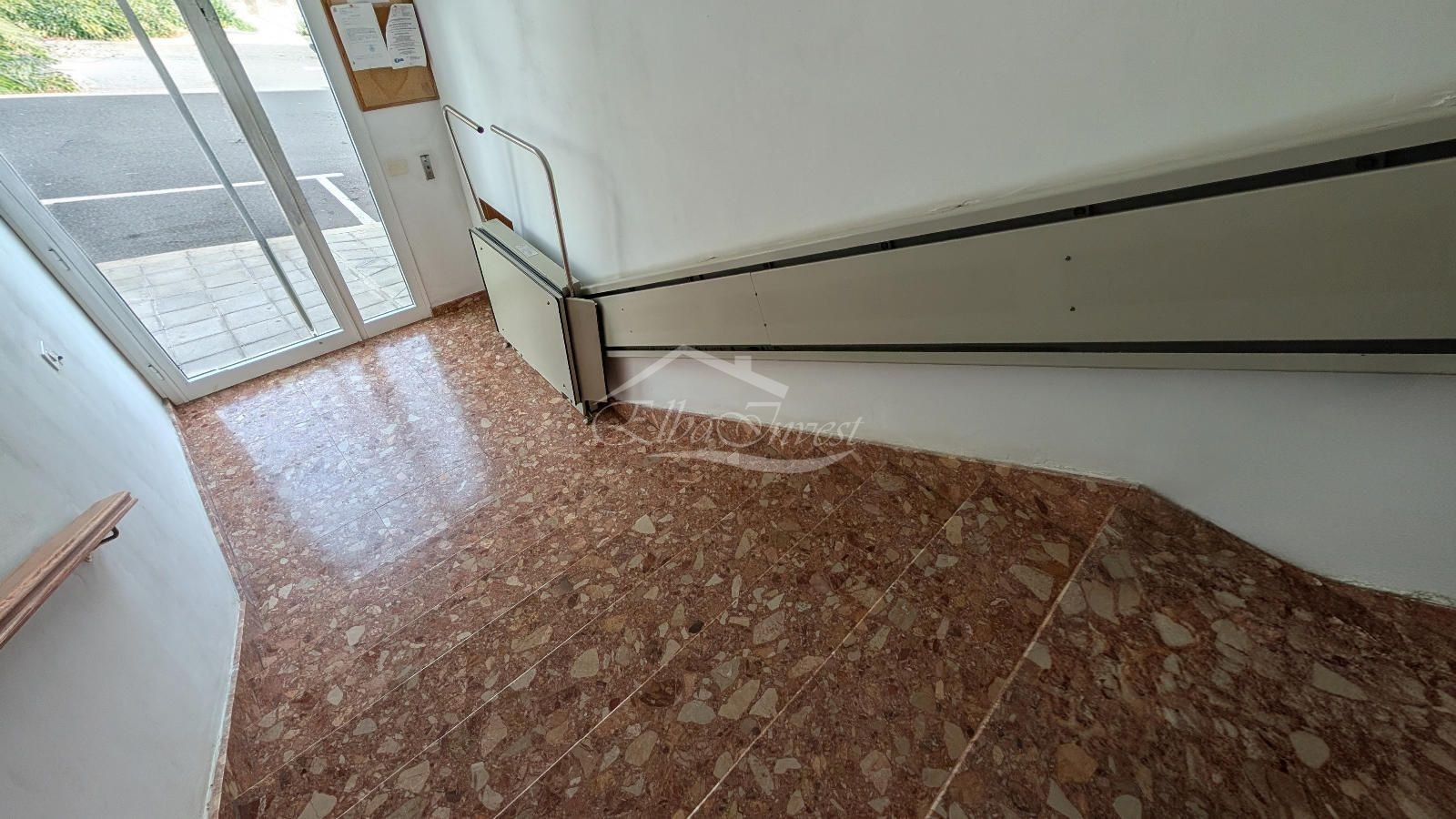 Entdecken Sie diese komfortable Wohnung in Guía de Isora – eine ideale Gelegenheit sowohl zum Wohnen als auch als Investition. Sie wurde speziell für 