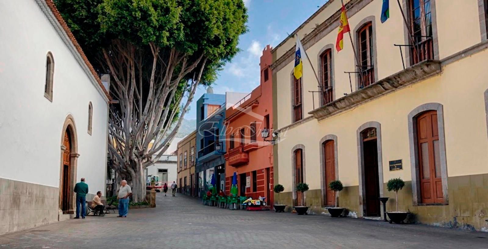 Entdecken Sie diese komfortable Wohnung in Guía de Isora – eine ideale Gelegenheit sowohl zum Wohnen als auch als Investition. Sie wurde speziell für 