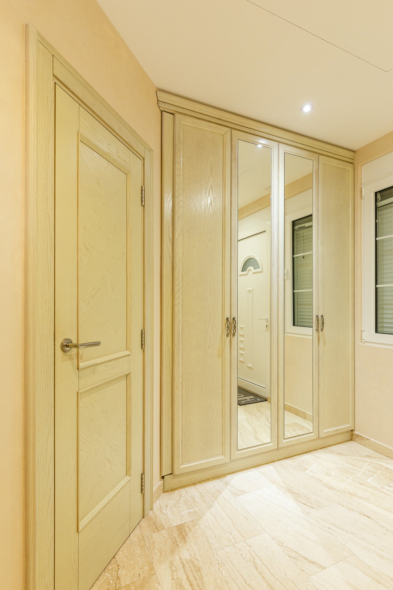 Elegance and serenity in a luxurious villa with natural views.<br><br><p>Modern 4-storey luxury villa with stunning views of the sea and mountains, lo