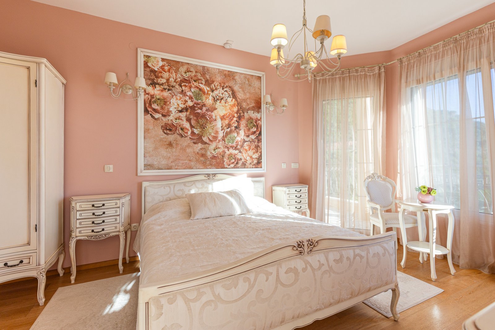 Elegance and serenity in a luxurious villa with natural views.<br><br><p>Modern 4-storey luxury villa with stunning views of the sea and mountains, lo