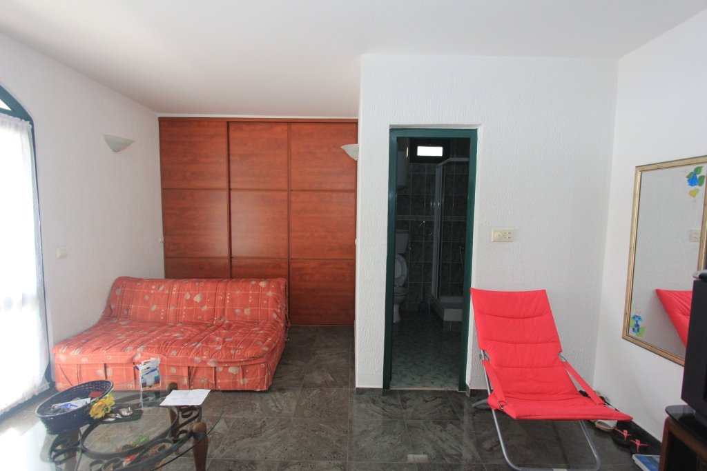 Villa with pool in Petrovac<br><br><p>In a quiet area of ​​Petrovac, for sale beautiful villa with a swimming pool with a total area of ​​560 m2. The 