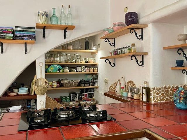 Ein Zuhause, in dem die Zeit langsamer vergeht und jeder Blick eine Geschichte erzählt.

Während Sie durch das friedliche Tal von Huerta de Judas in C