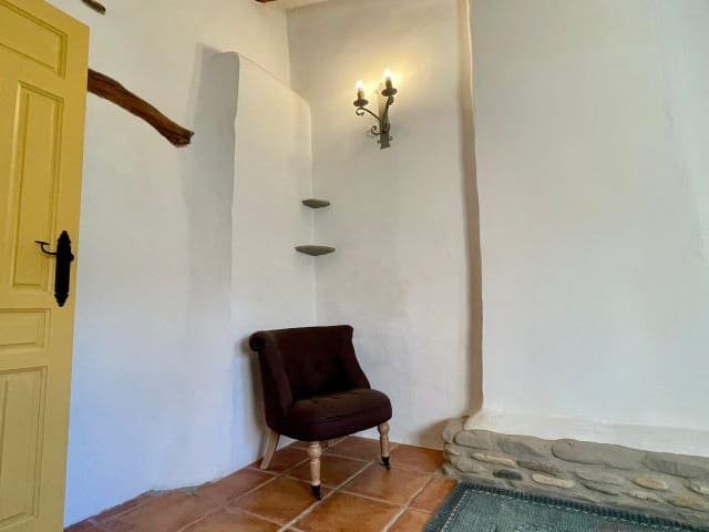 Ein Zuhause, in dem die Zeit langsamer vergeht und jeder Blick eine Geschichte erzählt.

Während Sie durch das friedliche Tal von Huerta de Judas in C