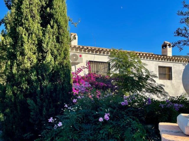 Ein Zuhause, in dem die Zeit langsamer vergeht und jeder Blick eine Geschichte erzählt.

Während Sie durch das friedliche Tal von Huerta de Judas in C