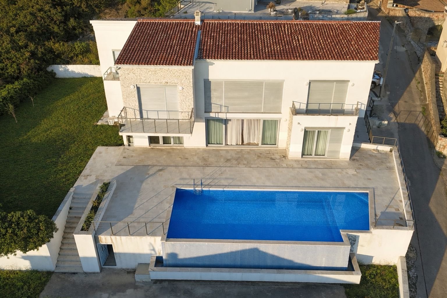 Kotor: ‍

Located in Kotor Municipality, this charming villa offers a perfect blend of privacy, natural beauty, and convenient access to the coast. The prope 