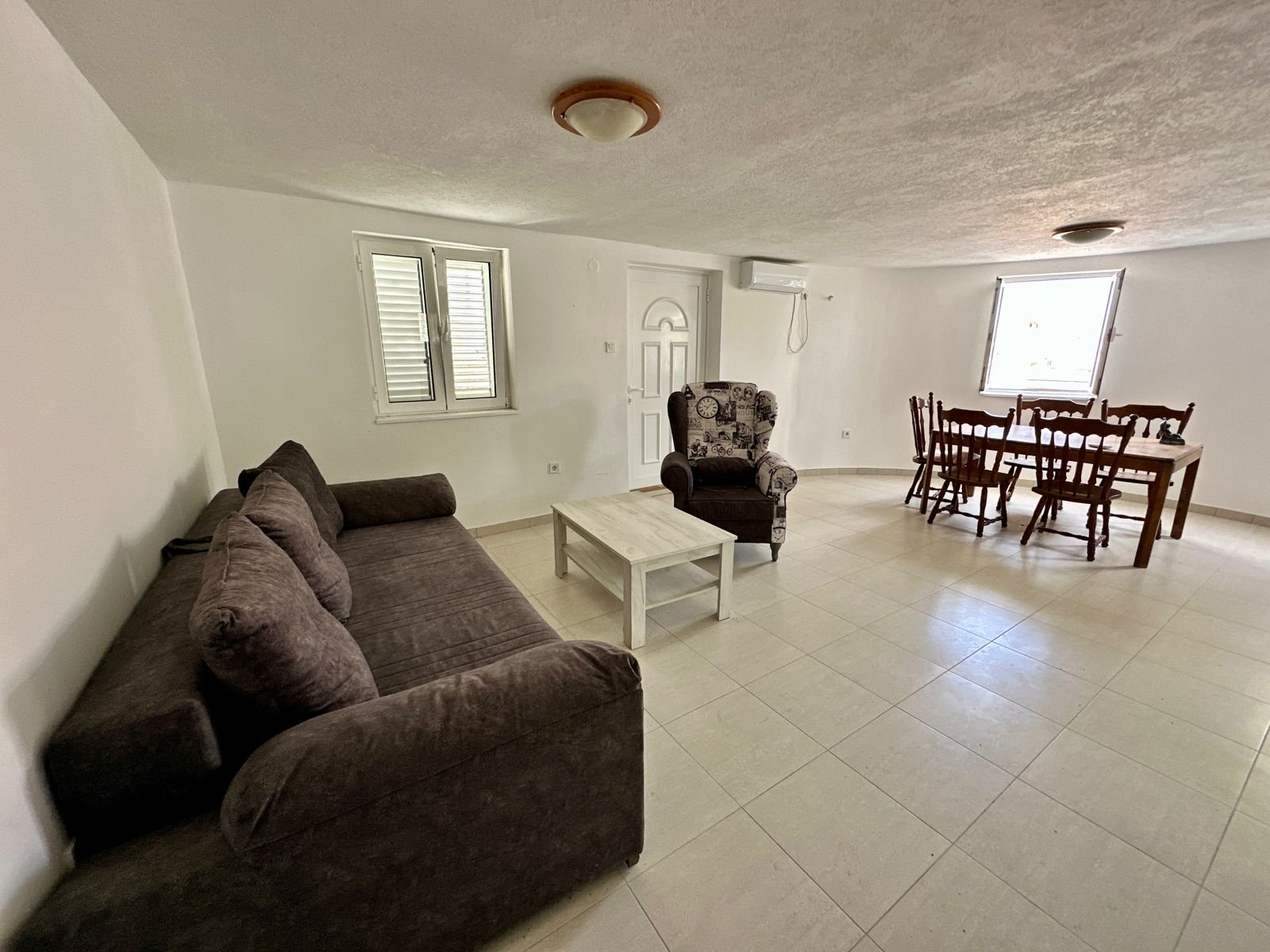 ‍

LOCATION

This house is located in Budva Municipality, 10km away from the city center. The sea and the beach are 2km away from the house. Tivat air