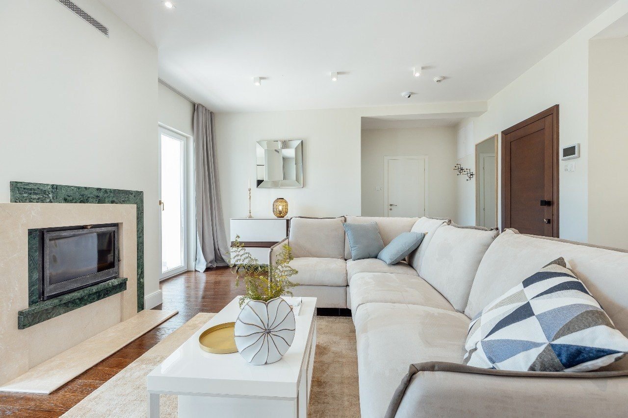 Herceg Novi: ‍

Apartment is located on floor 2 of the building in a Luxury Complex. The Complex consist out of 5 elegant buildings. In the neighbourhood there is  