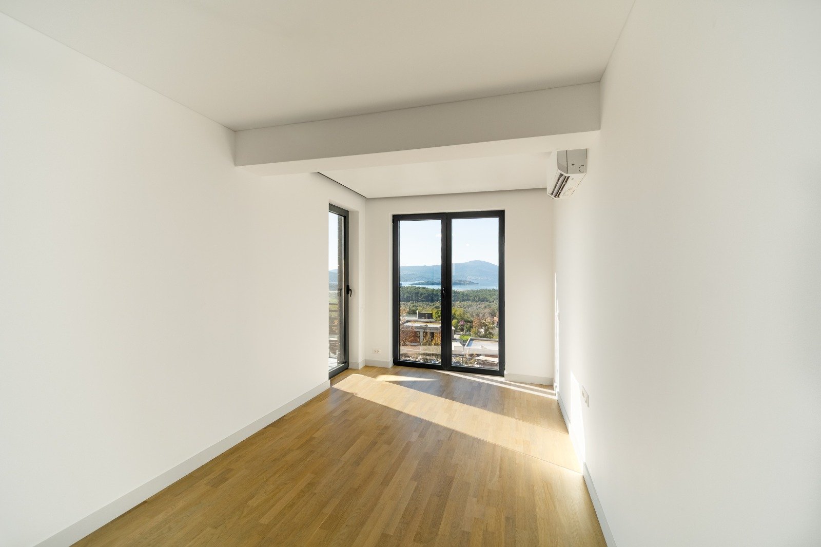 ‍

LOCATION

 This modern townhouse development is located in the Municipality of Kotor, only 8 km from the historic city center. The nearest beach an