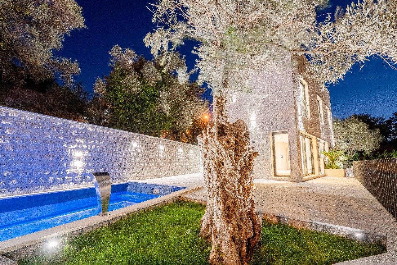 Budva: ‍

‍

LOCATION
This villa is located in Budva Municipality, 5km away from the city center. The sea and the beach are 1km away form the villa. Tivat ai 