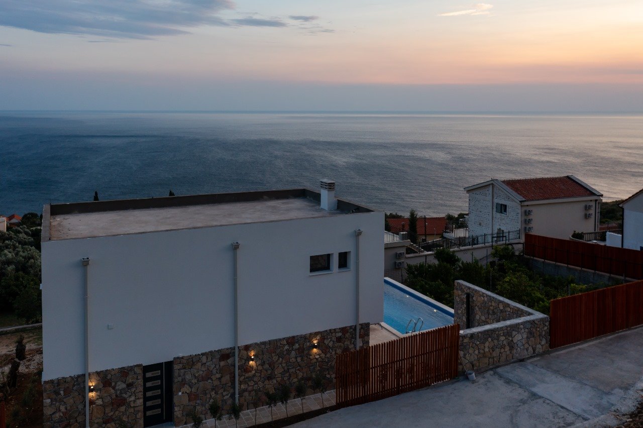 ‍

LOCATION 
‍This villa is located Budva Municipality, 14km away from the city center. The sea and the beach are 700m away from the villa. Tivat airp