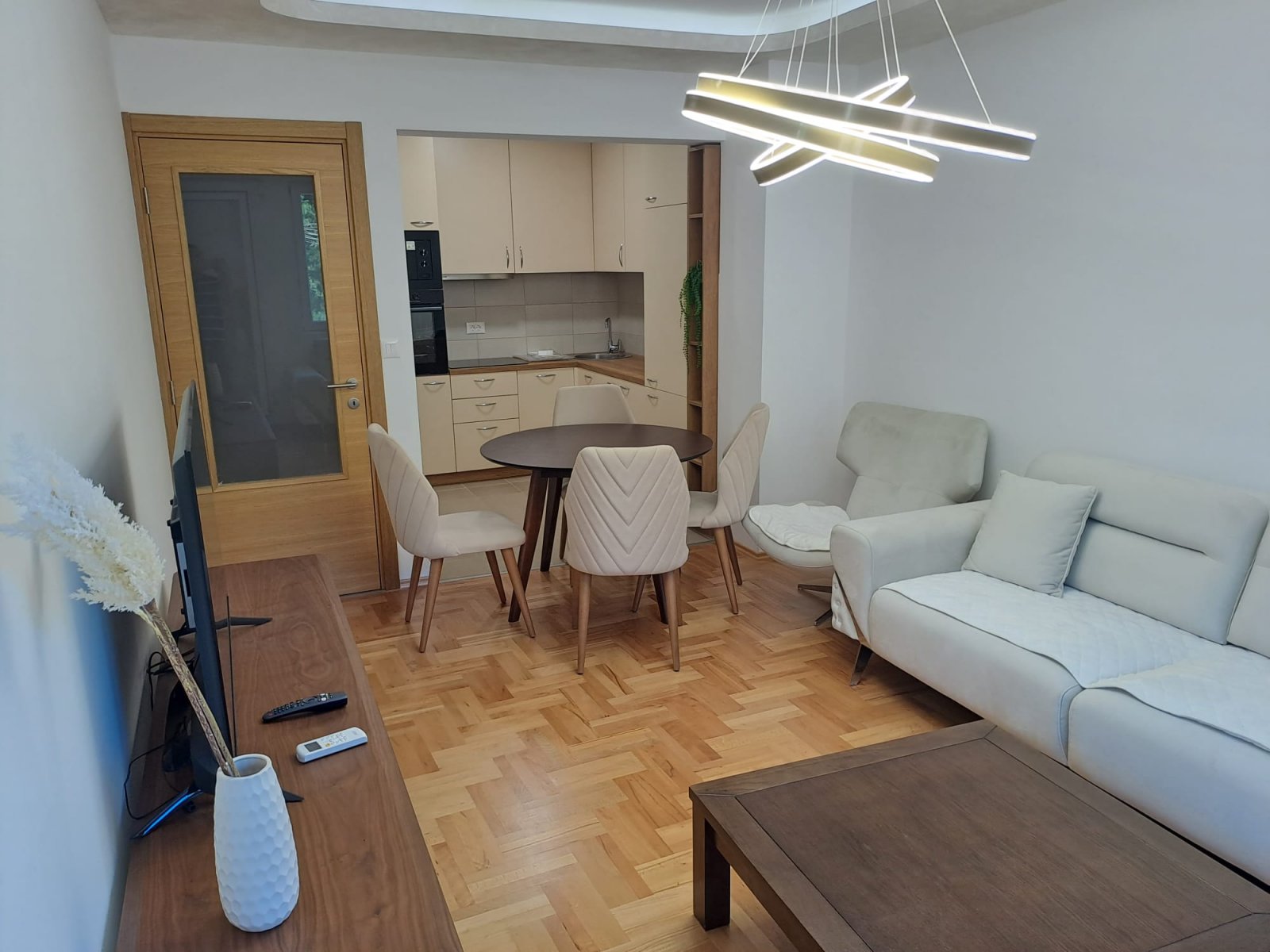 Budva:  

‍

This two apartment is located in Budva. It is on the tenth floor. The apartment has a view of the mountains. the beach and the sea are 1,5km awa 