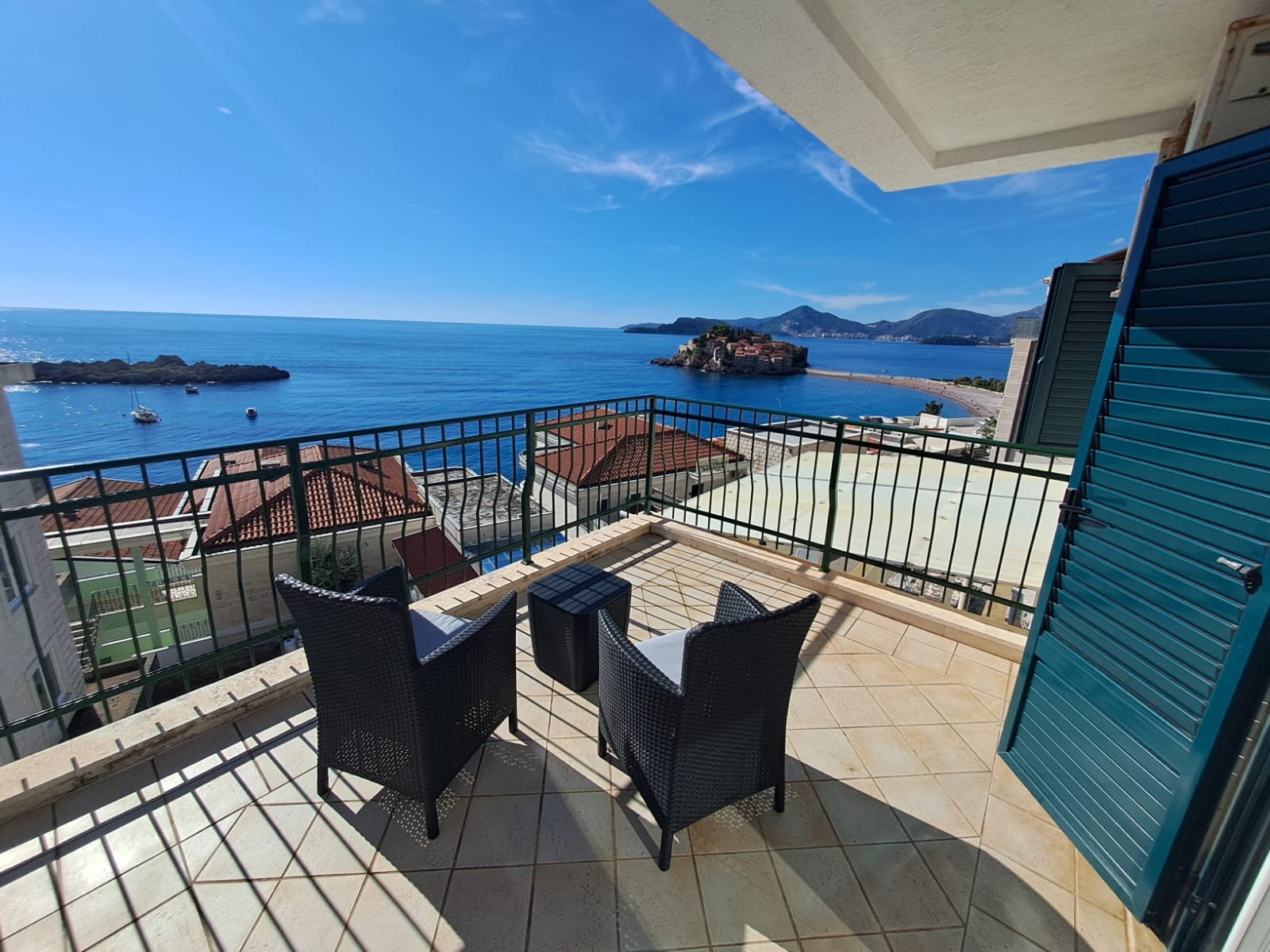 Budva: ‍

‍

 This three bedroom duplex apartment is located in Sveti Stefan, Budva. It has a beautiful seaview as it is around 50m away from the sea. The bu 