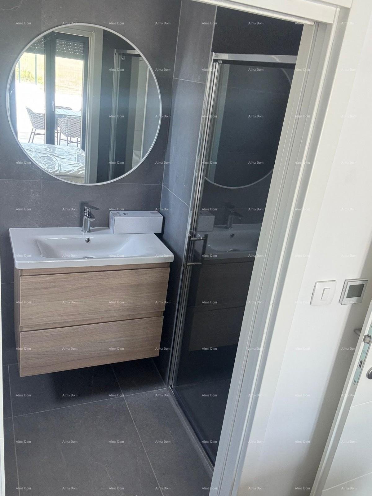 Haus Verkauf - Doppelhaushälfte mit beheiztem Pool, Umgebung von Poreč!