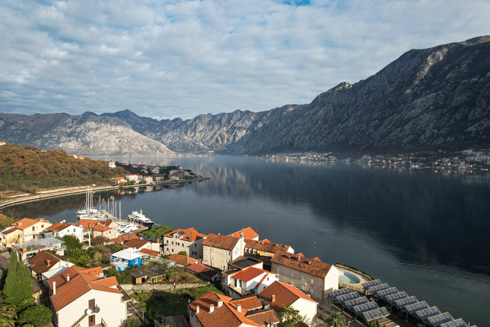 # 6827 Hotel GALIA in Prcan 2.334 mln<br><br><p>Located in the charming town of Prčanj, just 3 km from Kotor Old Town, Galia offers 12 fully equipped 