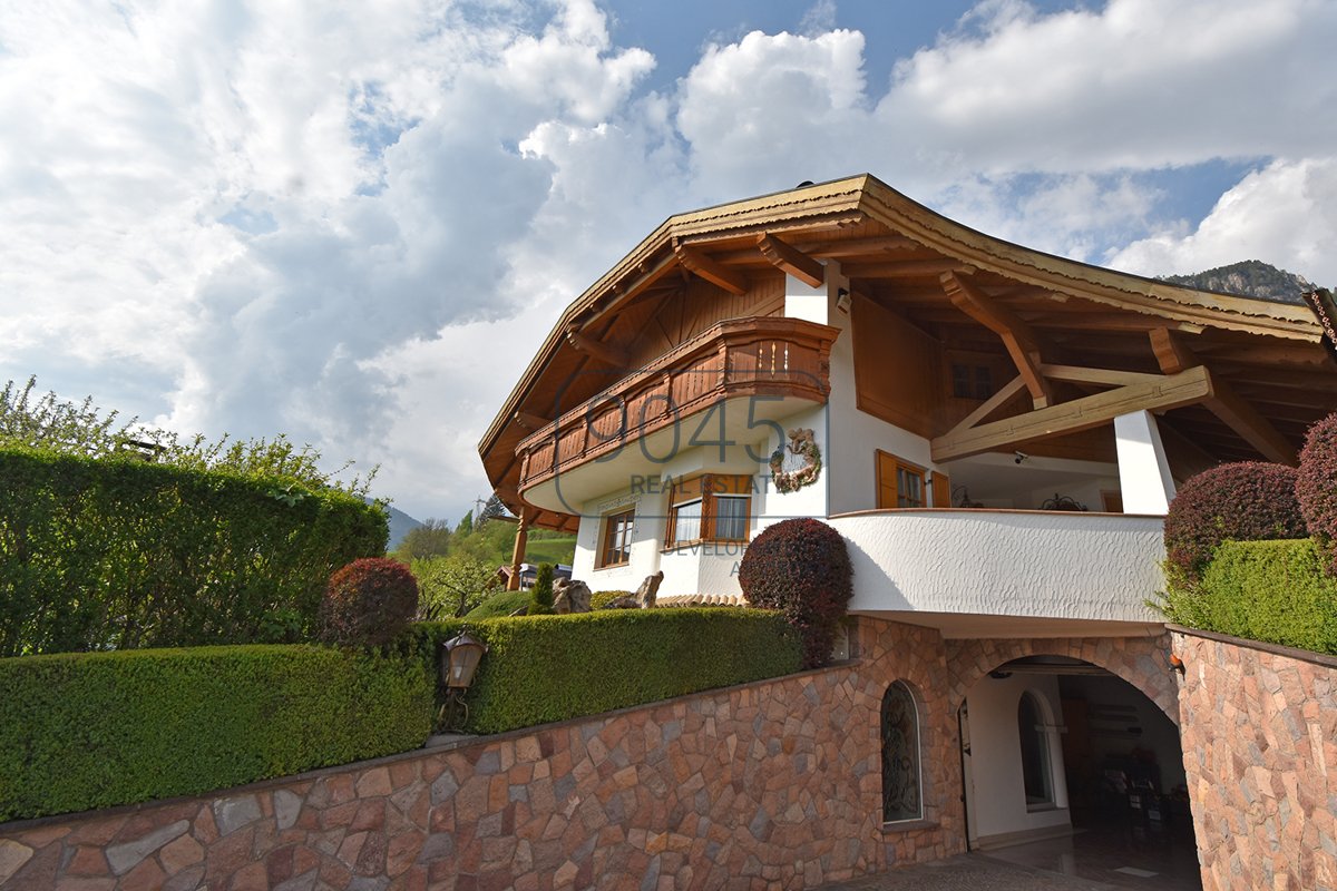 Prunkvolle Villa im Tiroler Stil in Tesero am Fuße der Dolomiten - Südtirol / Trentino