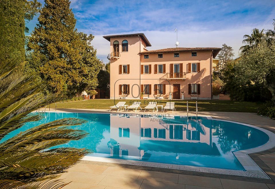 Villa mit privatem Steg in Sirmione - Gardasee