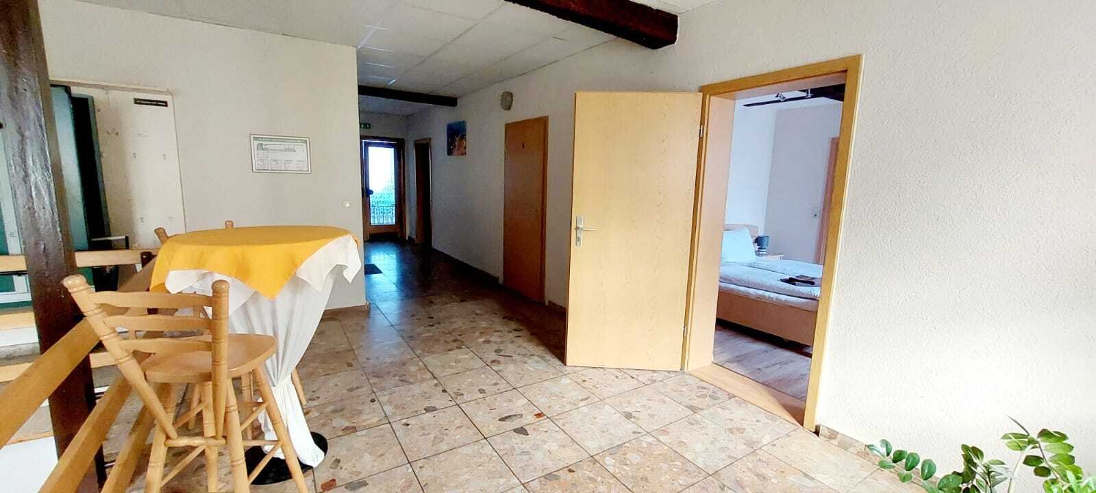 2. Ebene mit 3 Gästezimmer und ZUgang zu den Sääle