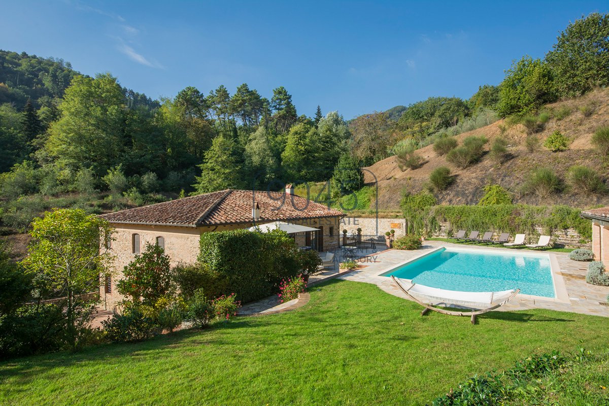Repräsentatives Bauernhaus mit Dependance und Schwimmbad auf den Hügeln von Camaiore - Toskana2