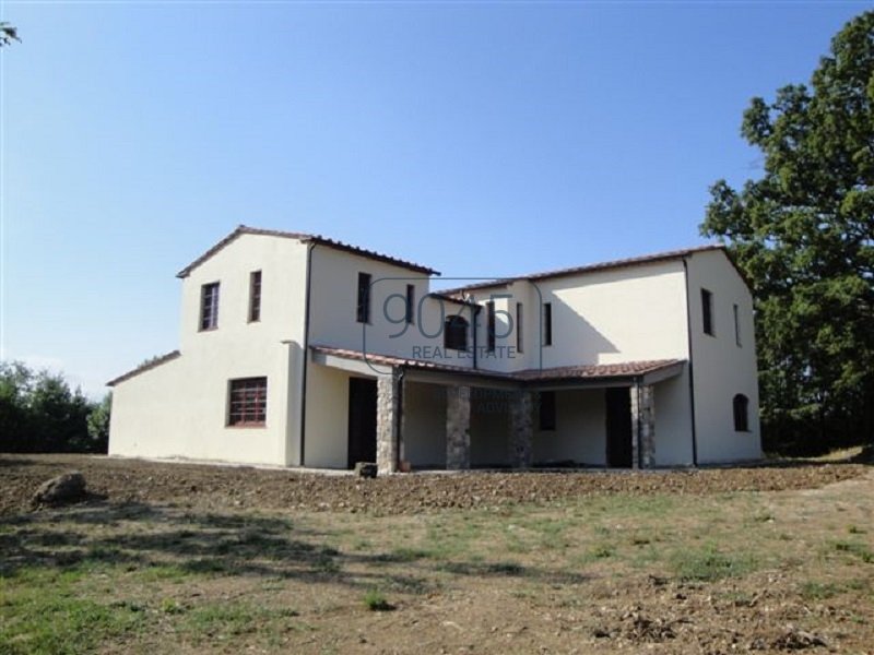 Weitläufiges Anwesen zum eigenständigen Ausbau in Massa Marittima - Toskana
