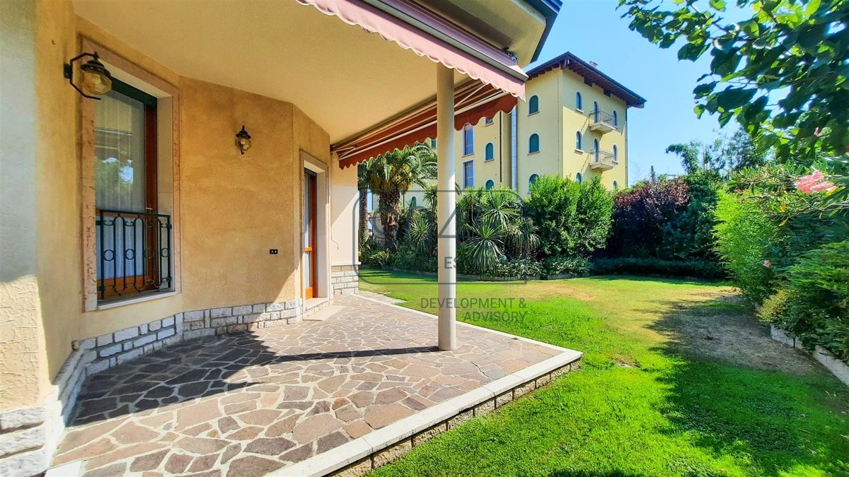 Elegante Villa in unmittelbarer Nähe zur Seepromenade von Maderno - Gardasee