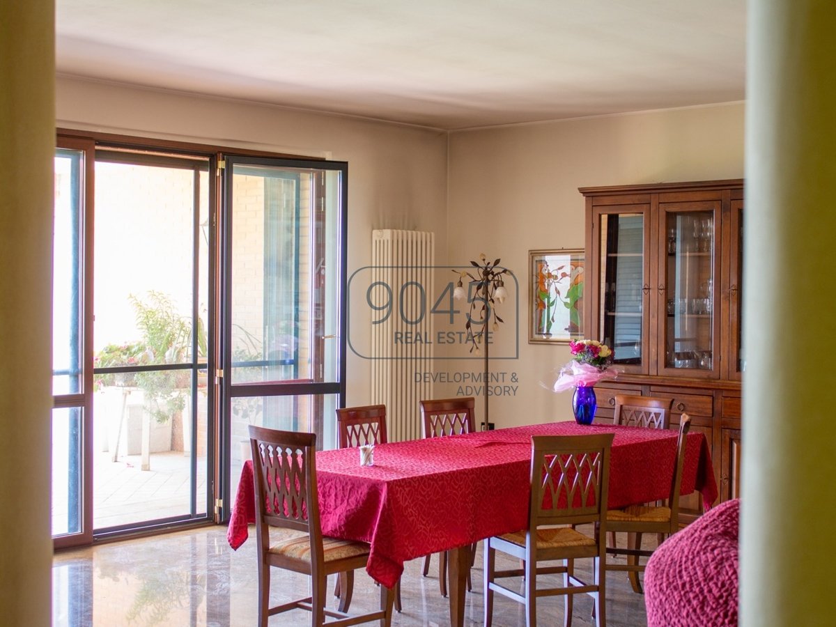 Villa mit atemberaubenden Meerblick und 8ha Land in Roseto - Abruzzen