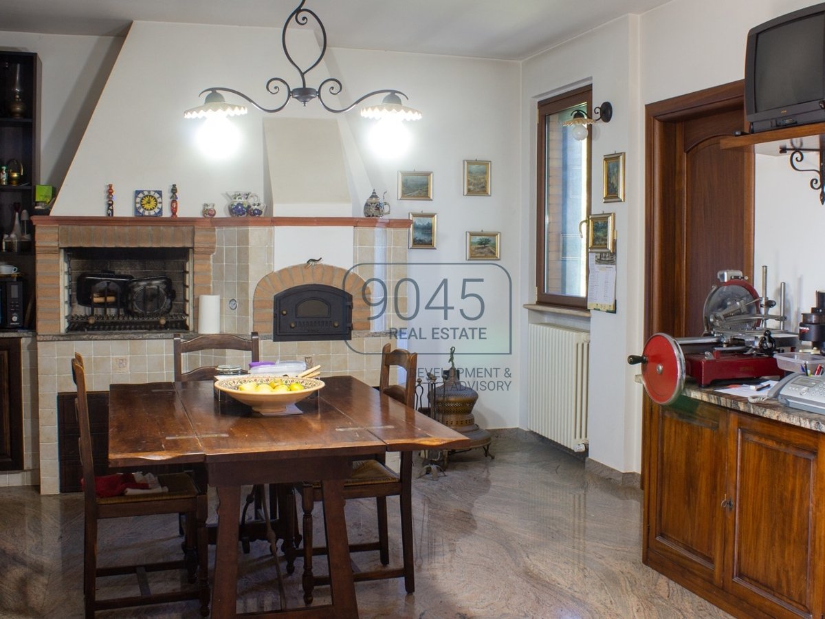 Villa mit atemberaubenden Meerblick und 8ha Land in Roseto - Abruzzen