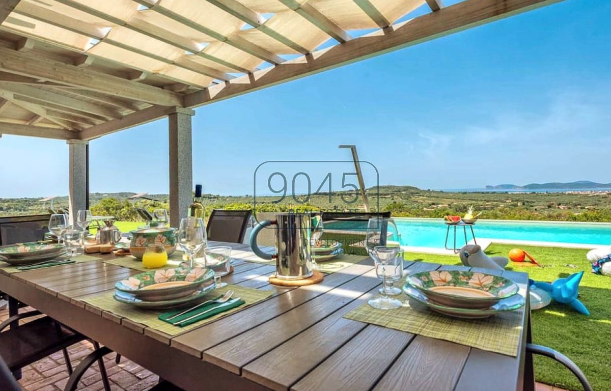 Villa mit Dependance und mit Meerblick in Alghero - Sardinien