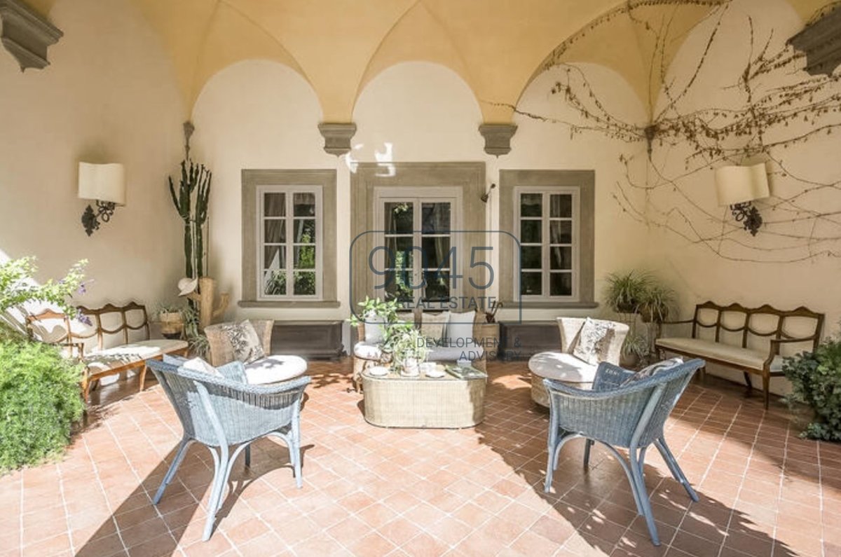 Historische Villa aus dem 17. Jahrhundert mit Olivenhain in Lucca - Toskana