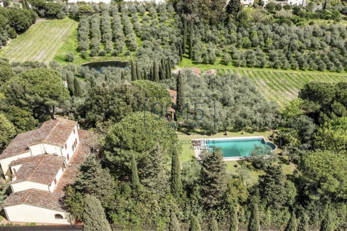 Elegante Villa mit Pool, Weinberg und Olivenhain in Pescia - Toskana