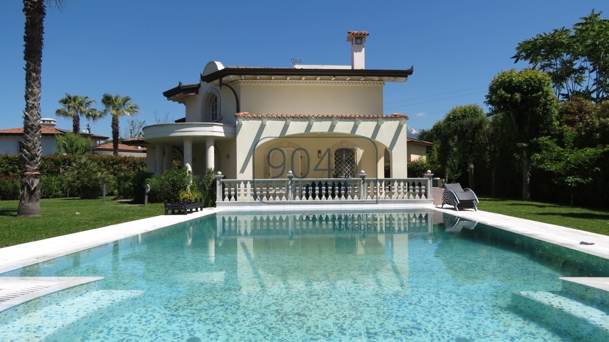 Villa mit Garten und Pool in Forte dei Marmi - Toskana