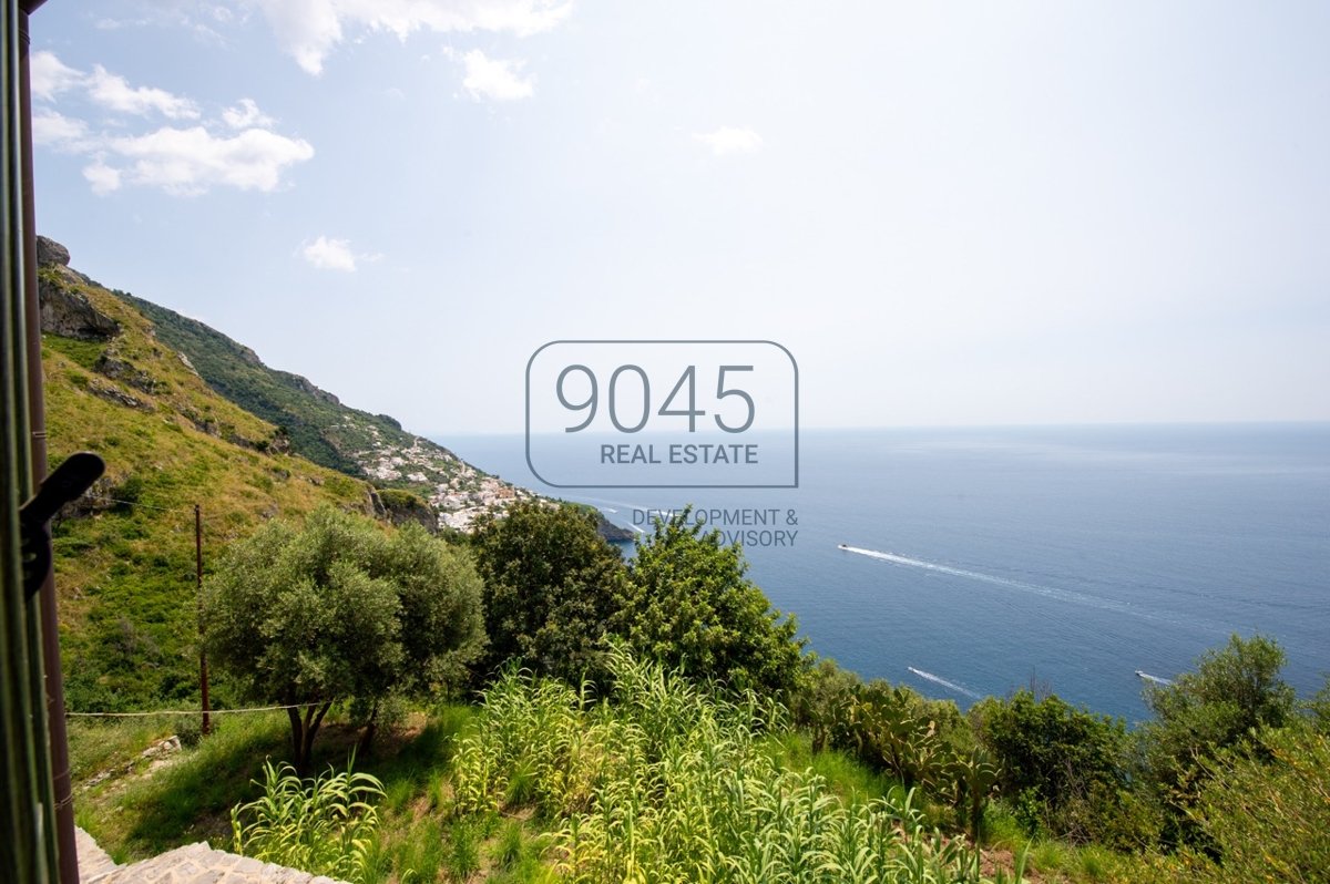Kleinod mit historischer Bedeutung und mit Panoramablick an der Amalfiküste in Praiano - Kampanien