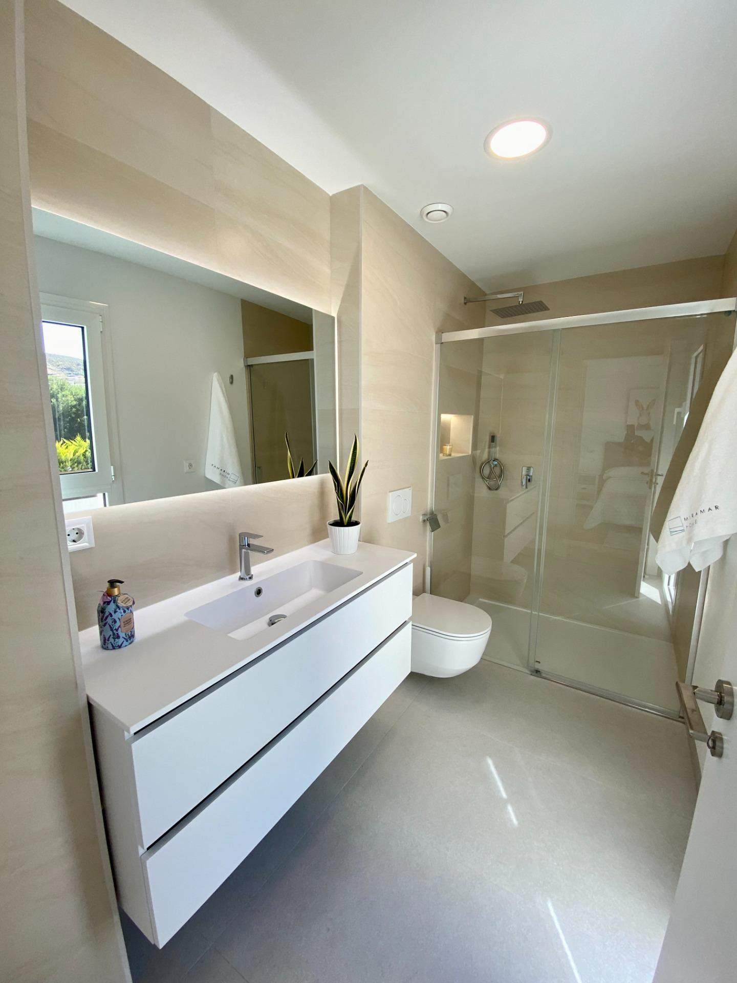 EXKLUSIVITÄT IN EINER NATÜRLICHEN UMGEBUNG AM MITTELMEER !!!&#13;&#13; Minimalistische Designvillen in einem natürlichen Raum, die Eleganz und Komfort