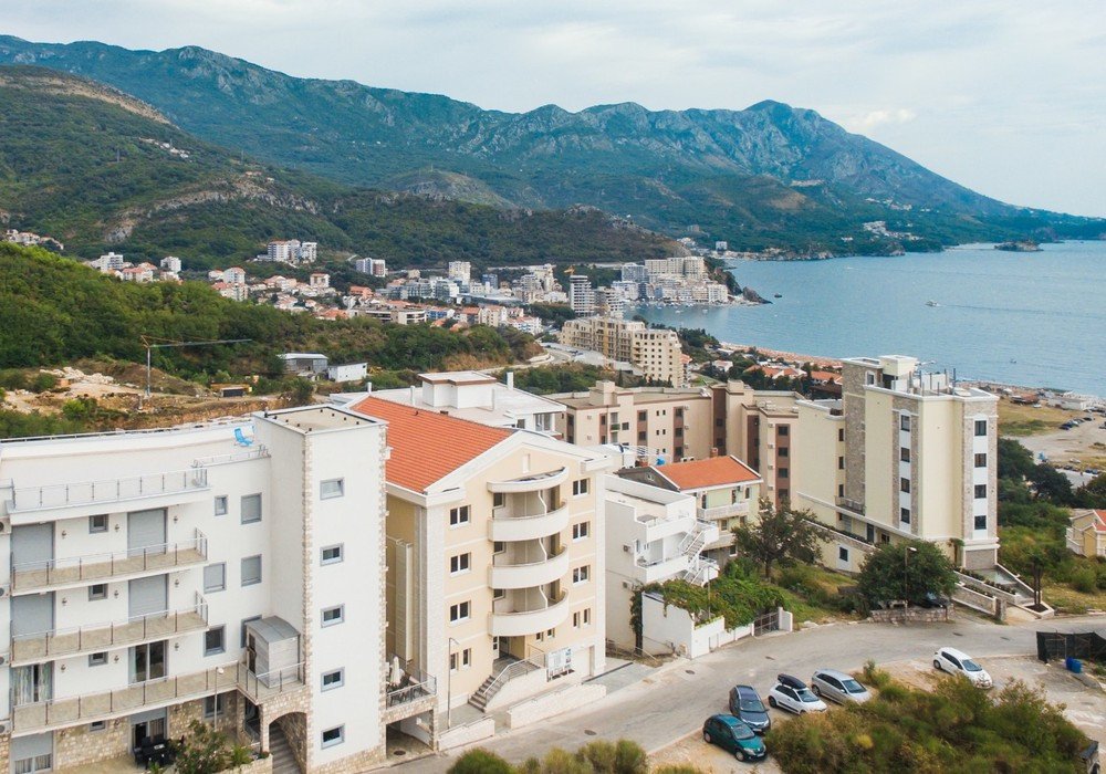 Budva Riviera, Becici-Ivanovichi district. New apartments in a new residential complex with a swimming pool.Distance to the sea 300 meters.Apartmen...