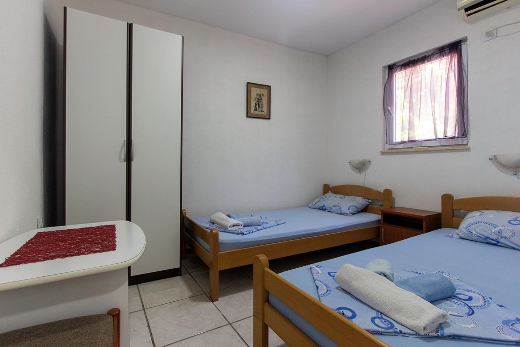 Three-storey house with sea view in Kruce<br><br><p>For sale three-storey house, located just 300 meters from the serene sea. Located on a spacious...