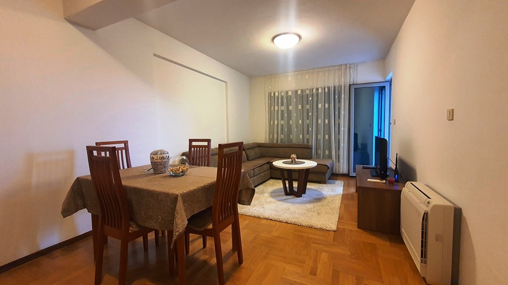 One bedroom apartment in Budva<br><br><p>For sale a one-bedroom apartment in Budva in an attractive location near the sea. The apartment has an are...