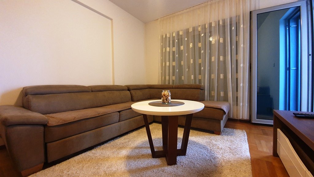 One bedroom apartment in Budva<br><br><p>For sale a one-bedroom apartment in Budva in an attractive location near the sea. The apartment has an are...