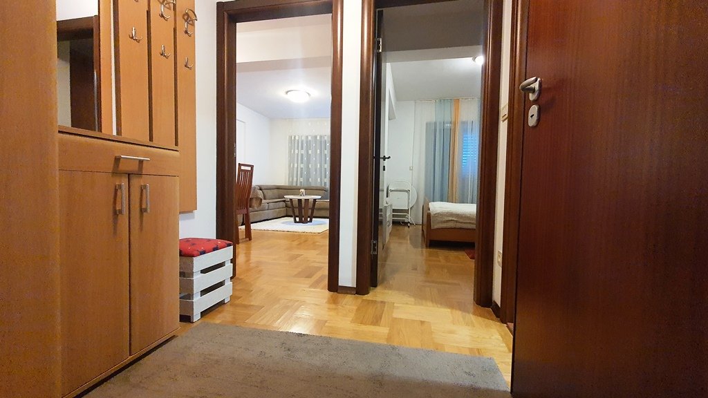 One bedroom apartment in Budva<br><br><p>For sale a one-bedroom apartment in Budva in an attractive location near the sea. The apartment has an are...
