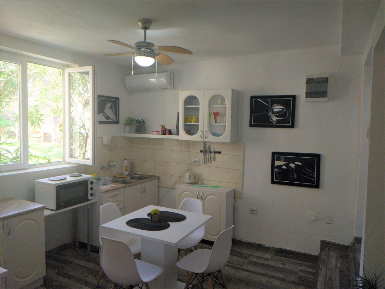 House with two apartments in Becici<br><br><p>We offer for sale a house with two apartments in the town of Becici, overlooking the mountains. The h...