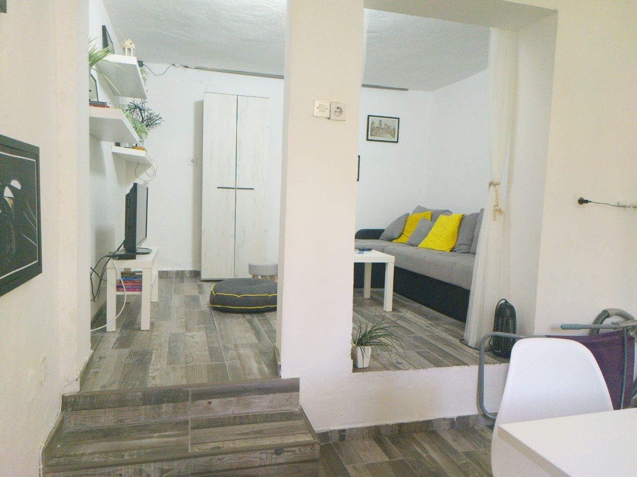 House with two apartments in Becici<br><br><p>We offer for sale a house with two apartments in the town of Becici, overlooking the mountains. The h...