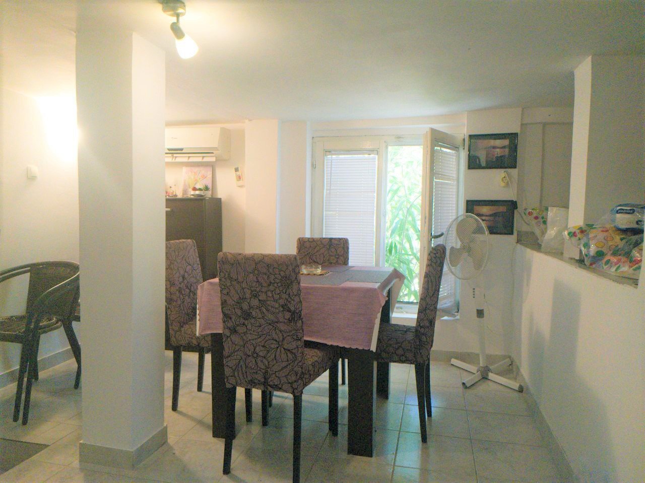 House with two apartments in Becici<br><br><p>We offer for sale a house with two apartments in the town of Becici, overlooking the mountains. The h...