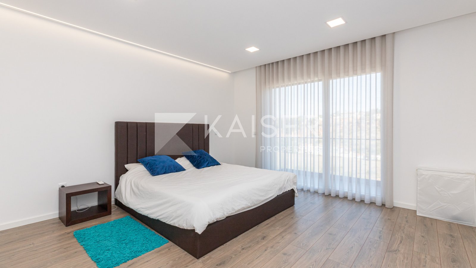 Home StagingRecently built villa set in one of the nicest coastal areas of the Algarve, known for its variety of beaches, affording a privileged lo...