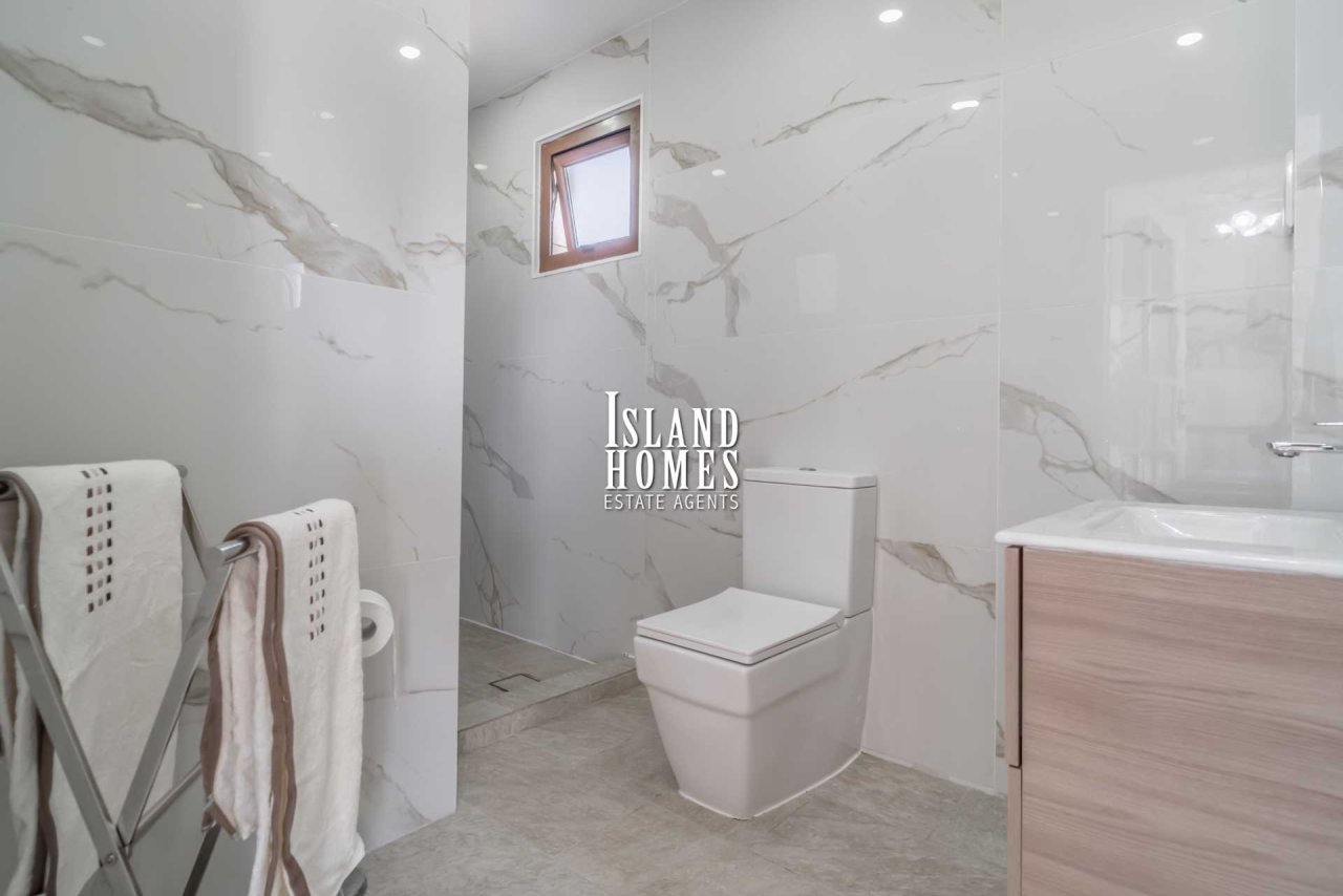 3 bedroom, 2 bathroom, 1 WC modernised detached villa with TITLE DEED for share of land in Liopetri Village - SCL105<br /><br />Set on a corner plo...