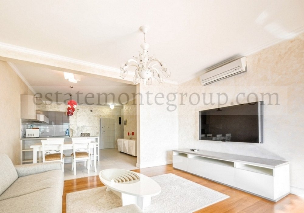 DescriptionBudva Riviera, Becici district. Studio apartmentThe distance to the sea is 300m.The area is 274 sq.m., including:- living area of 115 sq...