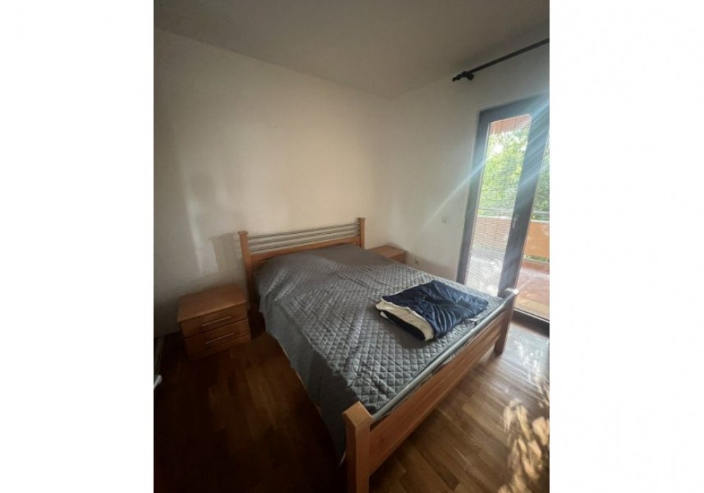 DescriptionPodgorica, the Old airfield district. Two-bedroom apartment in a new area, "Near Gorica" , Ulcinjska streetThe area is 89 sq.m.Second fl...