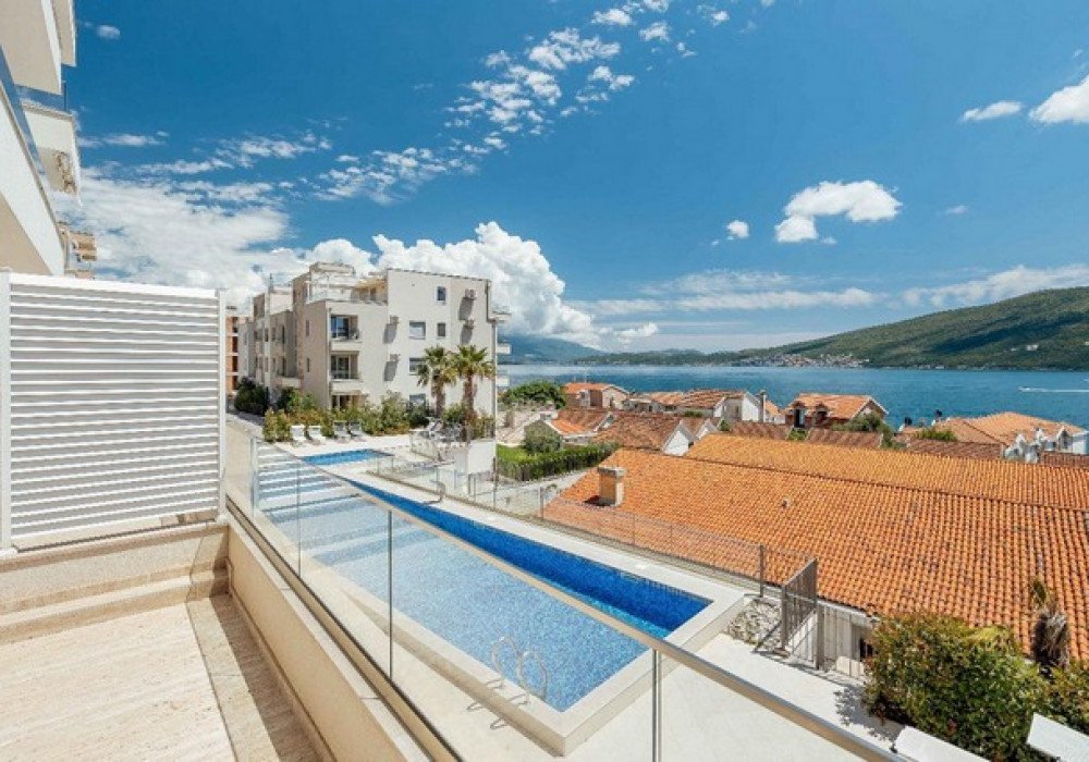 Boka Kotor Bay, Baoshichi district.  The apartment is in a new residential complex.In each house of the complex, there are only 10 luxury apartment...